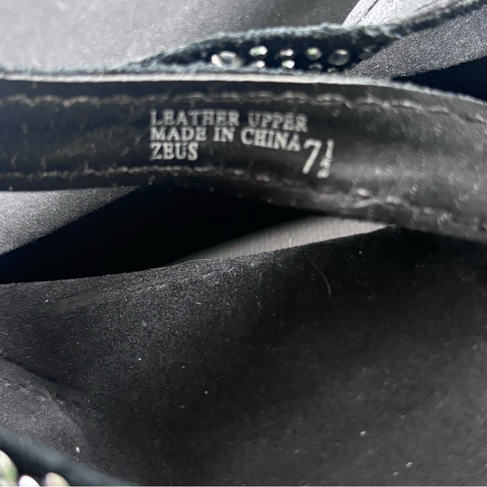 Yellow Box, black, flips, size 7.5 - Picture 2 of 4